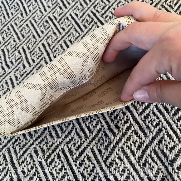 Michael Kors Gold White Wallet - Picture 3 of 5